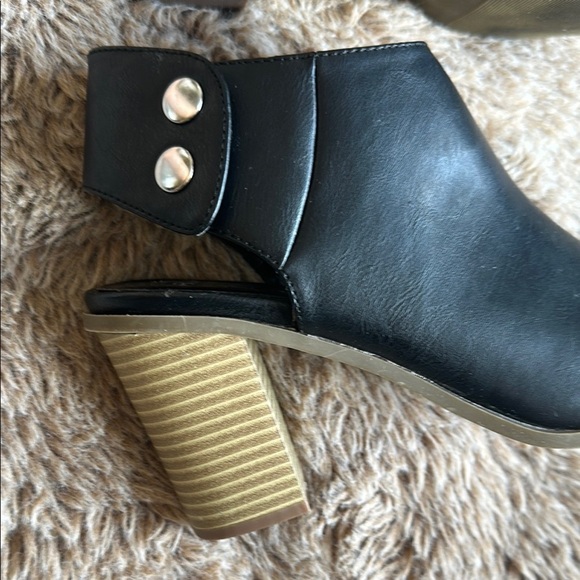 Madden Girl Peep-Toe Mules with Tan Block Heel - Picture 2 of 7